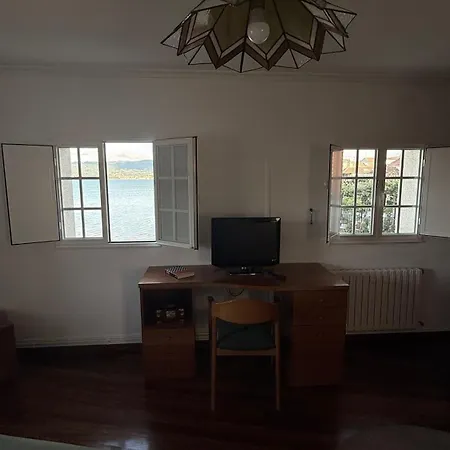 Villa Waterfront Stone House With Sea Views In The Old Town *